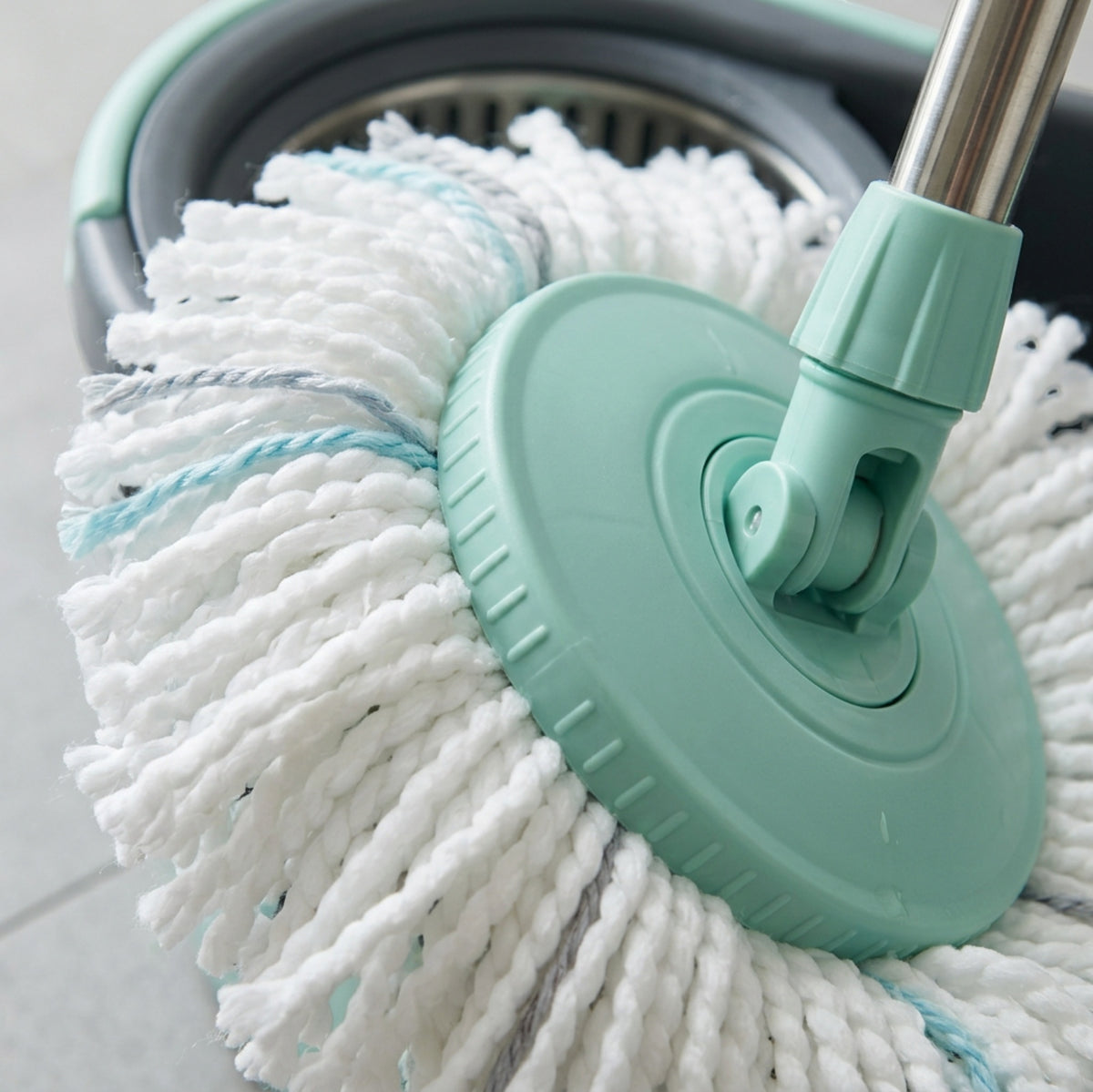 Foem Dual-Chamber Spin Mop and Bucket Set Graphite Mint - Detail view